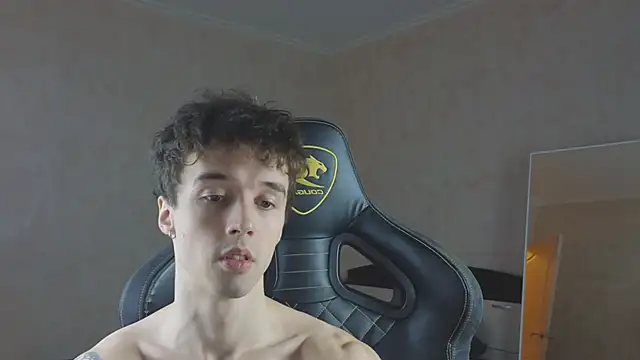 Snapshot of MasonWarholl chatting on November 21, 2025, 9:35 pm MasonWarholl online show from November 21, 2025, 9:35 pm