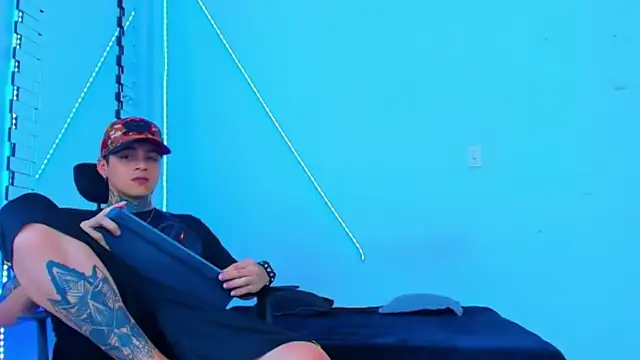 HOT boy2025 online show from October 9, 2025, 9:02 pm