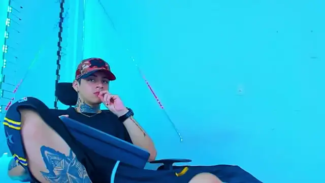 HOT boy2025 online show from October 12, 2025, 6:51 pm