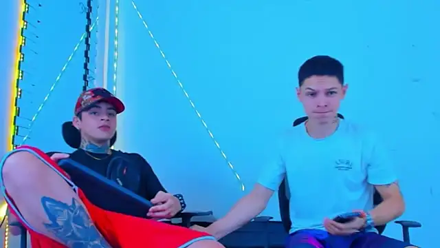 HOT boy2025 online show from October 20, 2025, 1:28 am