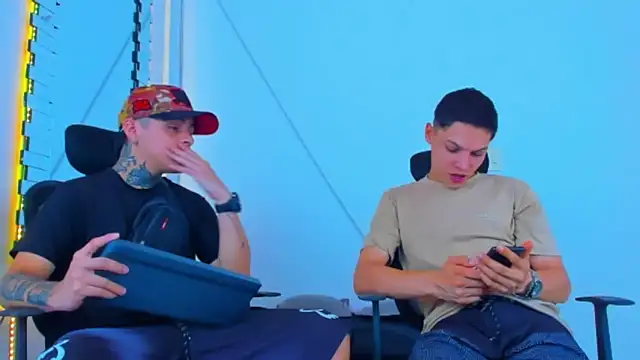 HOT boy2025 online show from November 2, 2025, 4:31 pm