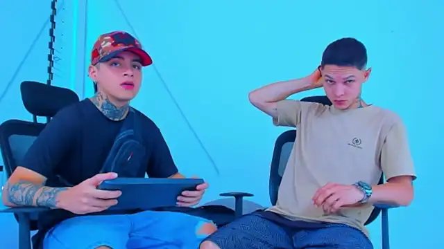 HOT boy2025 online show from November 5, 2025, 6:08 pm