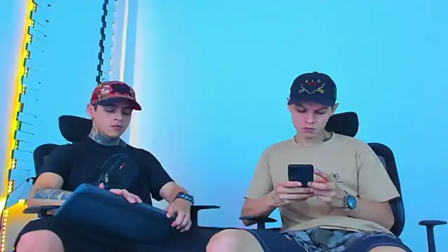 HOT boy2025 online show from December 18, 2025, 11:11 pm