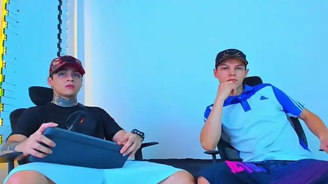 HOT boy2025 online show from December 20, 2025, 3:57 am