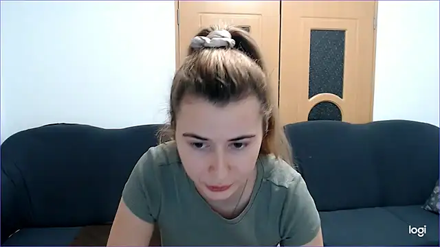 VioletaFlower7 online show from December 4, 2024, 6:17 pm