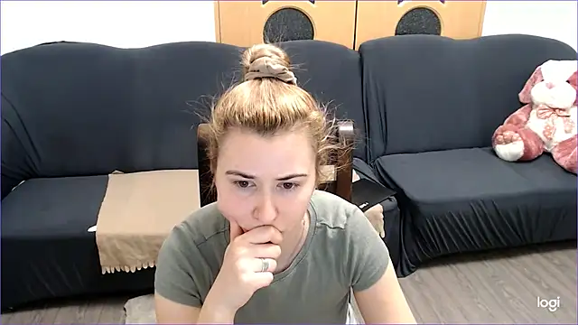 VioletaFlower7 online show from January 18, 2025, 9:56 am