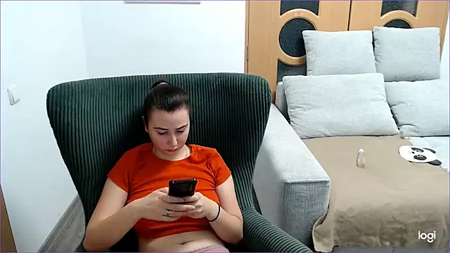 VioletaFlower7 online show from December 2, 2025, 9:14 am