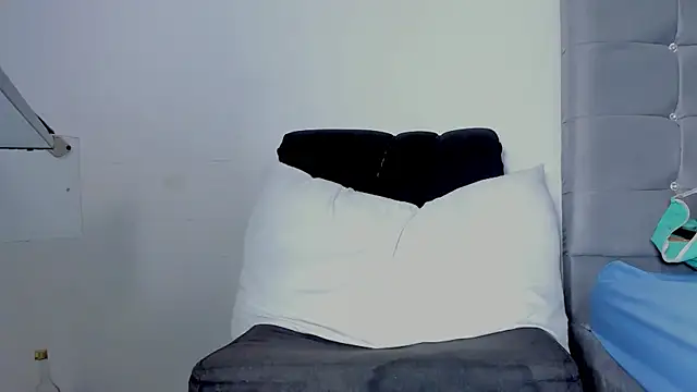 Snapshot of Ladysexy_hot19 chatting on December 31, 2024, 12:43 am Ladysexy hot19 online show from December 31, 2024, 12:43 am