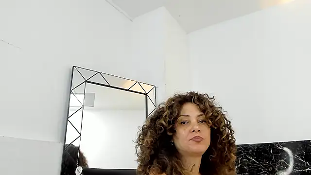 Snapshot of Juliabadlee chatting on December 2, 2024, 2:42 am Juliabadlee online show from December 2, 2024, 2:42 am