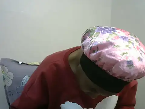 Snapshot of StacyGee24 chatting on September 25, 2025, 5:49 pm StacyGee24 online show from September 25, 2025, 5:49 pm