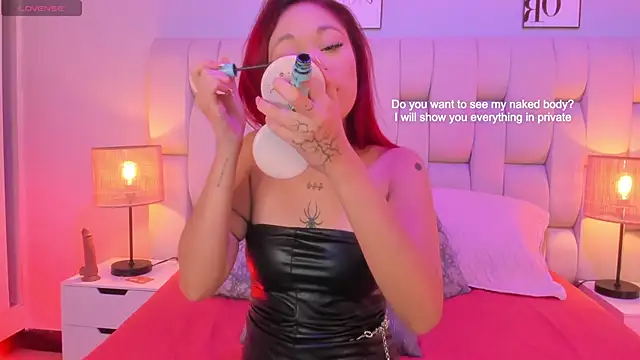 SkinnyFoxy online show from May 6, 2026, 8:14 pm