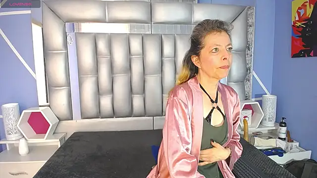 Snapshot of sophia_ny chatting on September 11, 2025, 1:44 pm sophia ny online show from September 11, 2025, 1:44 pm