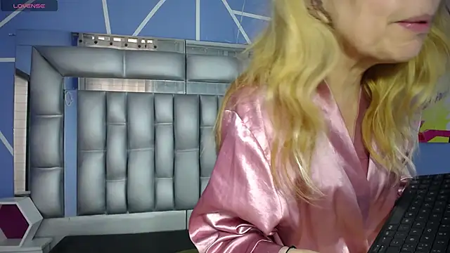 Snapshot of sophia_ny chatting on September 12, 2025, 1:33 pm sophia ny online show from September 12, 2025, 1:33 pm