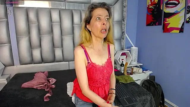 Snapshot of sophia_ny chatting on September 16, 2025, 1:56 pm sophia ny online show from September 16, 2025, 1:56 pm