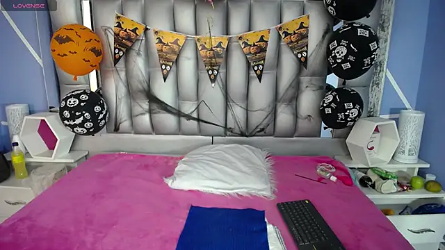 Snapshot of sophia_ny chatting on October 27, 2025, 1:37 pm sophia ny online show from October 27, 2025, 1:37 pm