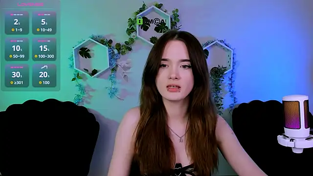 liana kisses online show from June 14, 2026, 2:46 am