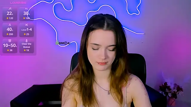 liana kisses online show from June 14, 2026, 6:32 pm