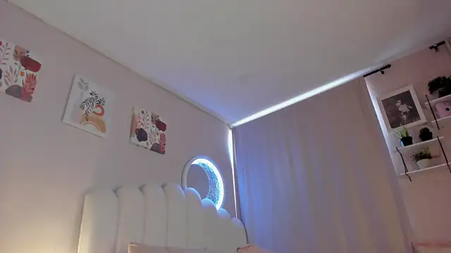 Snapshot of martinaaricci chatting on October 23, 2025, 2:05 pm martinaaricci online show from October 23, 2025, 2:05 pm