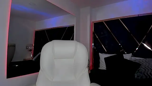 Snapshot of ChloeConnorr chatting on December 20, 2024, 8:01 pm ChloeConnorr online show from December 20, 2024, 8:01 pm