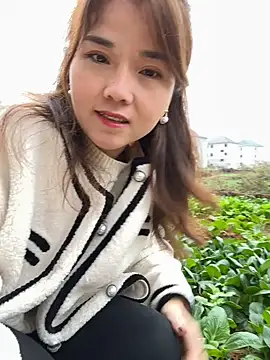 Efangfang online show from December 7, 2024, 1:25 am