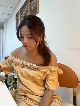 Snapshot of Efangfang chatting on November 12, 2025, 11:32 am Efangfang online show from November 12, 2025, 11:32 am