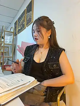 Snapshot of Efangfang chatting on February 4, 2026, 10:43 am Efangfang online show from February 4, 2026, 10:43 am