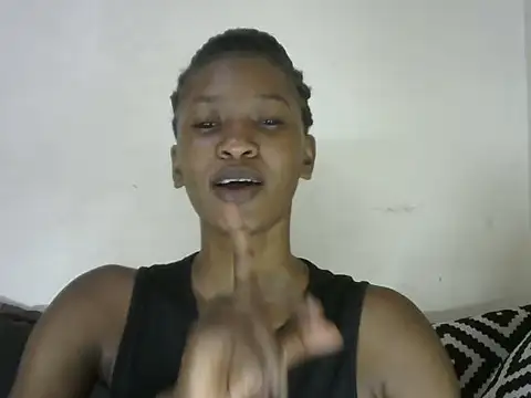 Pretty-emmie online show from March 23, 2025, 8:59 am