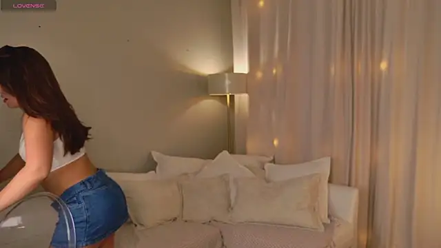 EmiliaDreams online show from July 8, 2026, 6:45 pm