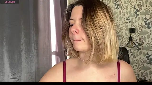 Snapshot of Nina_blain chatting on March 20, 2025, 7:58 am Nina blain online show from March 20, 2025, 7:58 am