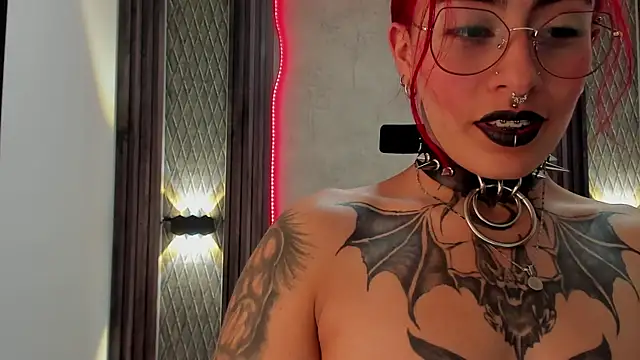 selene red  online show from January 11, 2025, 8:43 pm