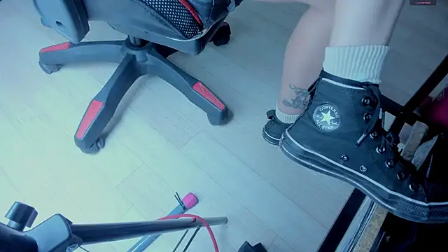 selene red  online show from November 1, 2025, 3:47 pm