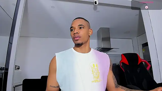 Snapshot of TROYWESLY- chatting on October 5, 2025, 9:34 pm TROYWESLY- online show from October 5, 2025, 9:34 pm