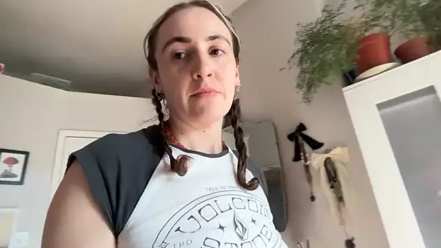 Snapshot of Littlelolo60 chatting on May 9, 2026, 3:17 pm Littlelolo60 online show from May 9, 2026, 3:17 pm