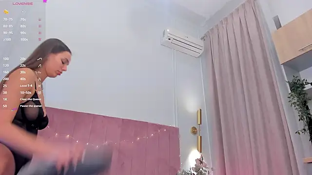 Snapshot of AprilWong chatting on January 16, 2025, 12:20 pm AprilWong online show from January 16, 2025, 12:20 pm