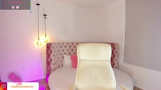 madisson davon online show from October 7, 2025, 8:06 pm