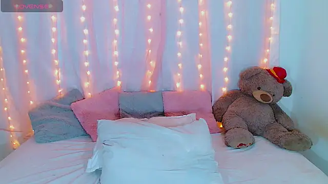 Snapshot of AlanaBekeer chatting on October 7, 2025, 9:12 pm AlanaBekeer online show from October 7, 2025, 9:12 pm