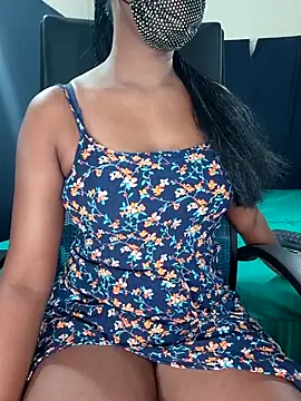 Snapshot of Midnight_Blossom chatting on May 10, 2026, 10:37 pm Midnight Blossom online show from May 10, 2026, 10:37 pm