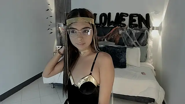 sara saenz99 online show from October 31, 2025, 5:36 pm