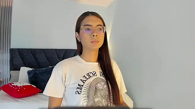 sara saenz99 online show from November 8, 2025, 8:07 pm