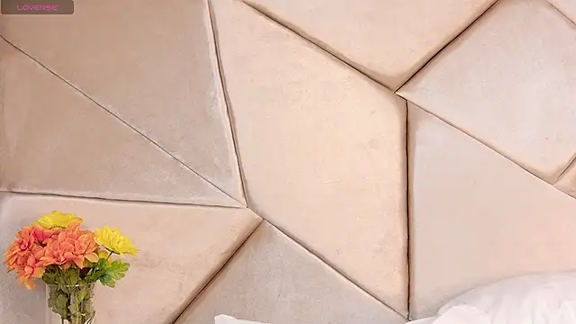 Camille Torres online show from October 3, 2025, 2:14 pm