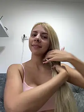 DollMagguie online show from January 3, 2025, 3:33 pm