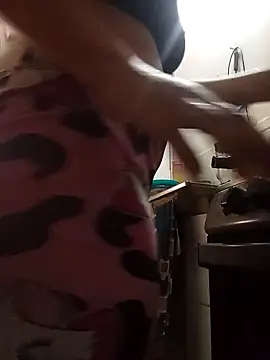 Snapshot of Andreita_95 chatting on October 27, 2025, 2:10 pm Andreita 95 online show from October 27, 2025, 2:10 pm