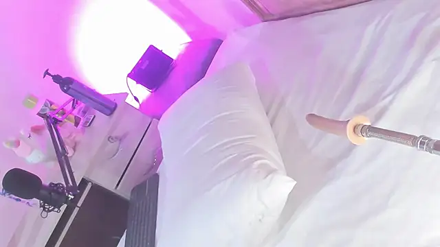 Snapshot of lili_moonn chatting on September 19, 2025, 1:12 pm lili moonn online show from September 19, 2025, 1:12 pm