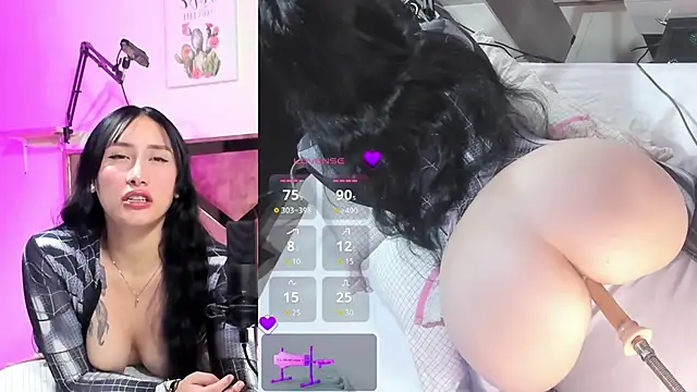 Snapshot of lili_moonn chatting on October 24, 2025, 11:06 am lili moonn online show from October 24, 2025, 11:06 am