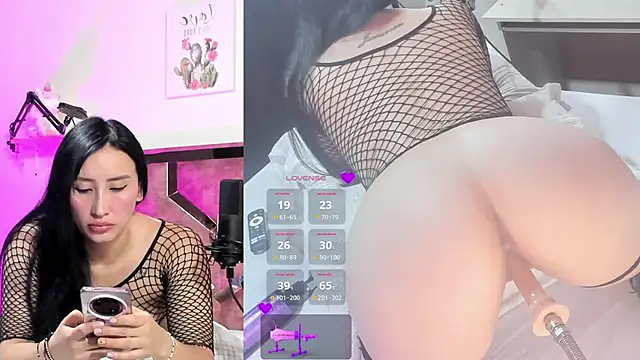 lili moonn online show from November 6, 2025, 10:49 am