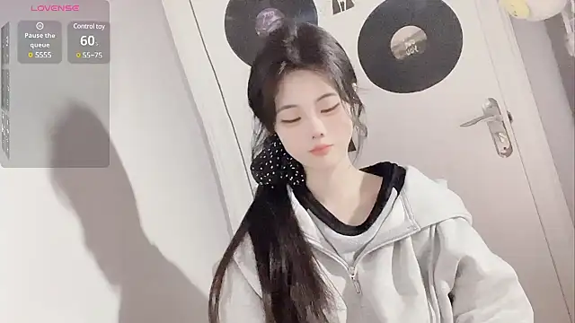 Qedgjwyz1 online show from February 16, 2025, 5:04 am