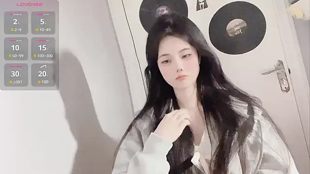 Qedgjwyz1 online show from February 19, 2025, 12:33 pm