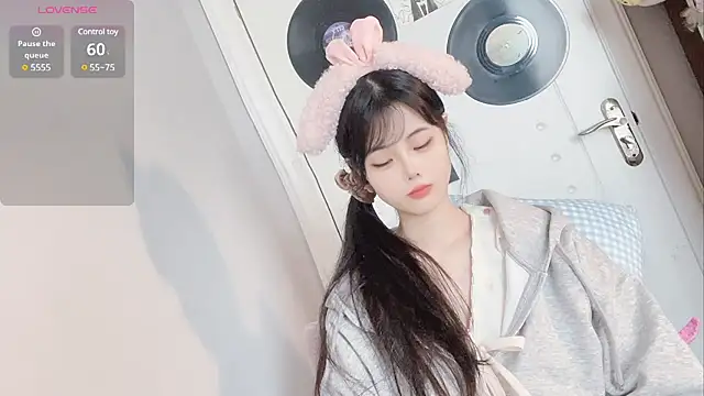 Qedgjwyz1 online show from March 4, 2025, 12:12 pm