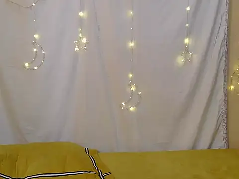 StarBarbiee online show from December 18, 2025, 1:06 pm