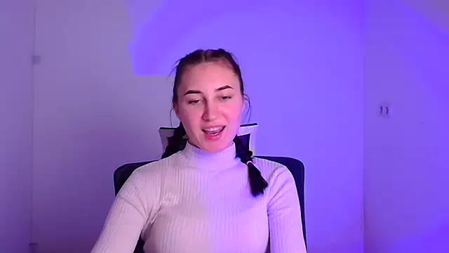 Jennifer Blum online show from December 4, 2024, 3:32 pm